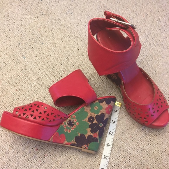 Red Floral Cork Wedged Heels - Picture 3 of 6